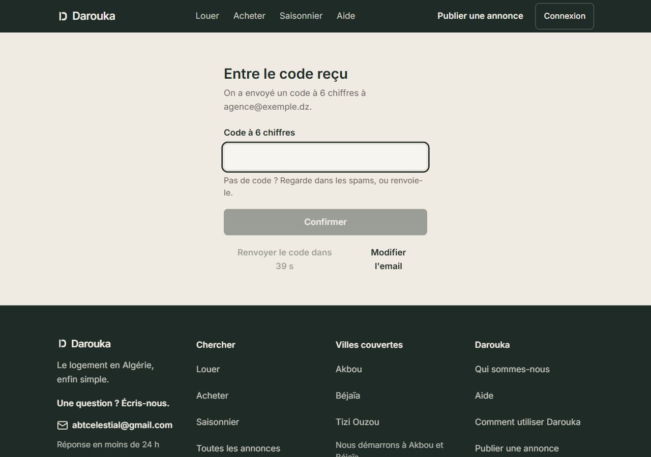 Écran de saisie du code : champ « Code à 6 chiffres », bouton Confirmer et renvoi du code.