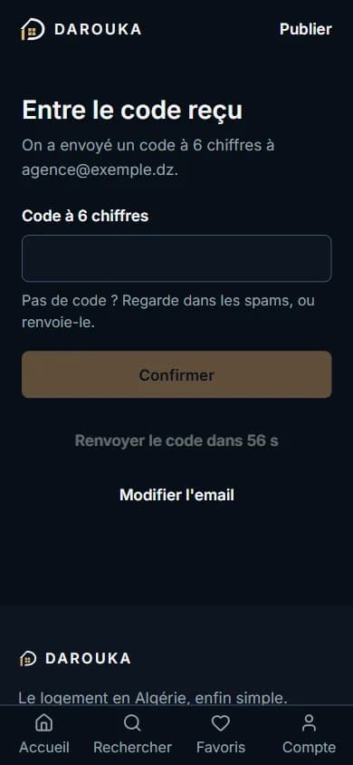 Écran de saisie du code : champ « Code à 6 chiffres », bouton Confirmer et renvoi du code.